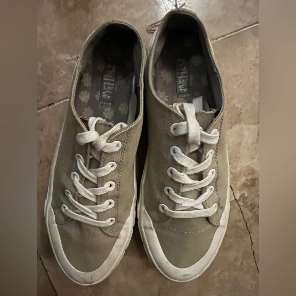 Mad Love sneakers ladies size 10 very good condition.